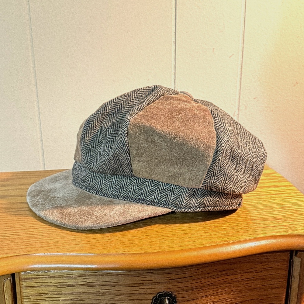 Ladies Newsboy Hat Cap - Camel Tan Brown - Excellent condition